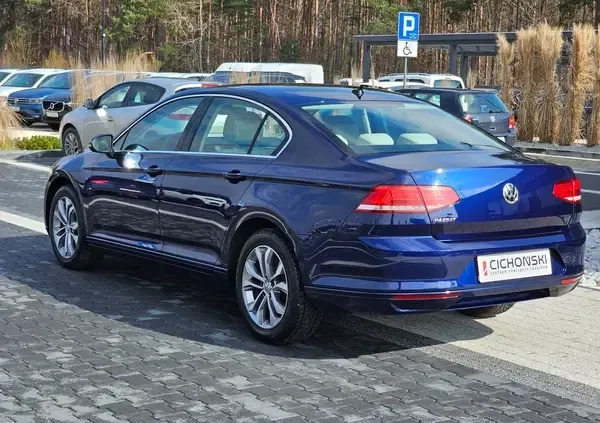 Volkswagen Passat cena 54900 przebieg: 189742, rok produkcji 2018 z Krzanowice małe 781